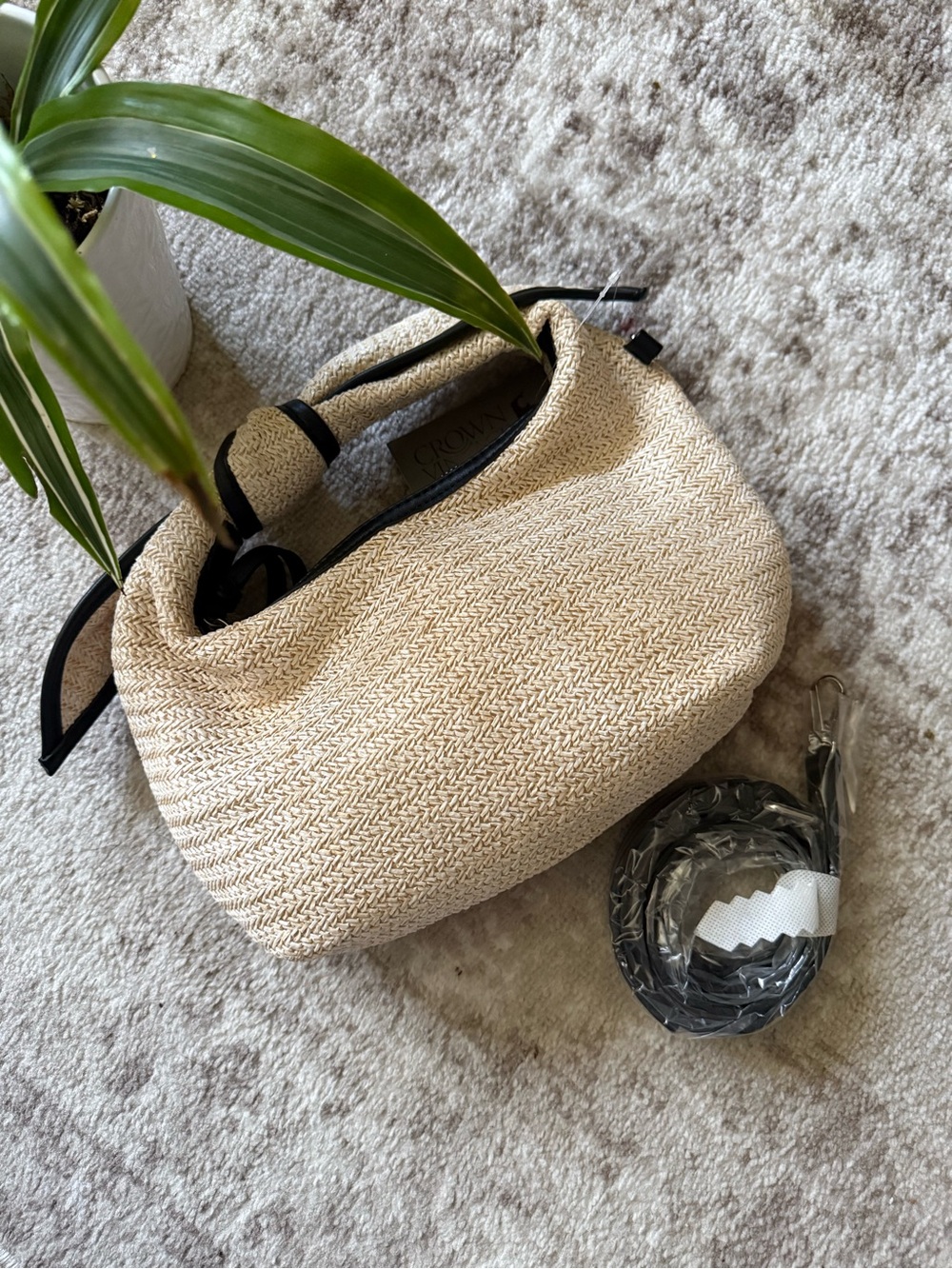 NWT Crown Vintage Woven Straw Bag with Black Trim - Picture 3 of 3